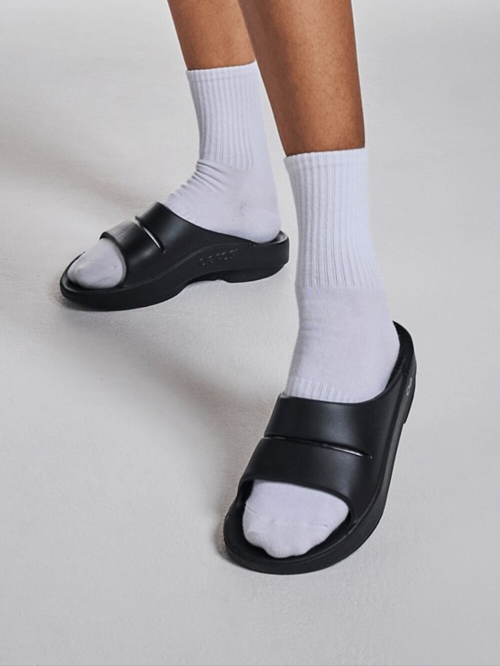 OOFOS Black Recovery Slide Sandals